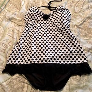 Kenneth Cole Black & White One Piece Swimsuit Size XL EUC